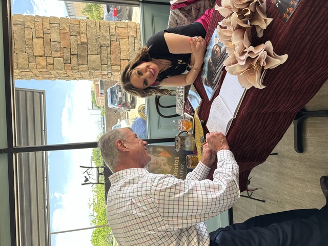 Desiree Dantas signing a reader's book